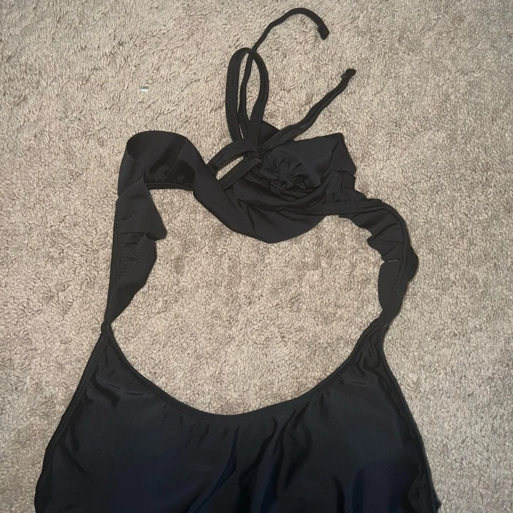 Black Ruffled Strap One Piece Cheeky Swimsuit Size Large